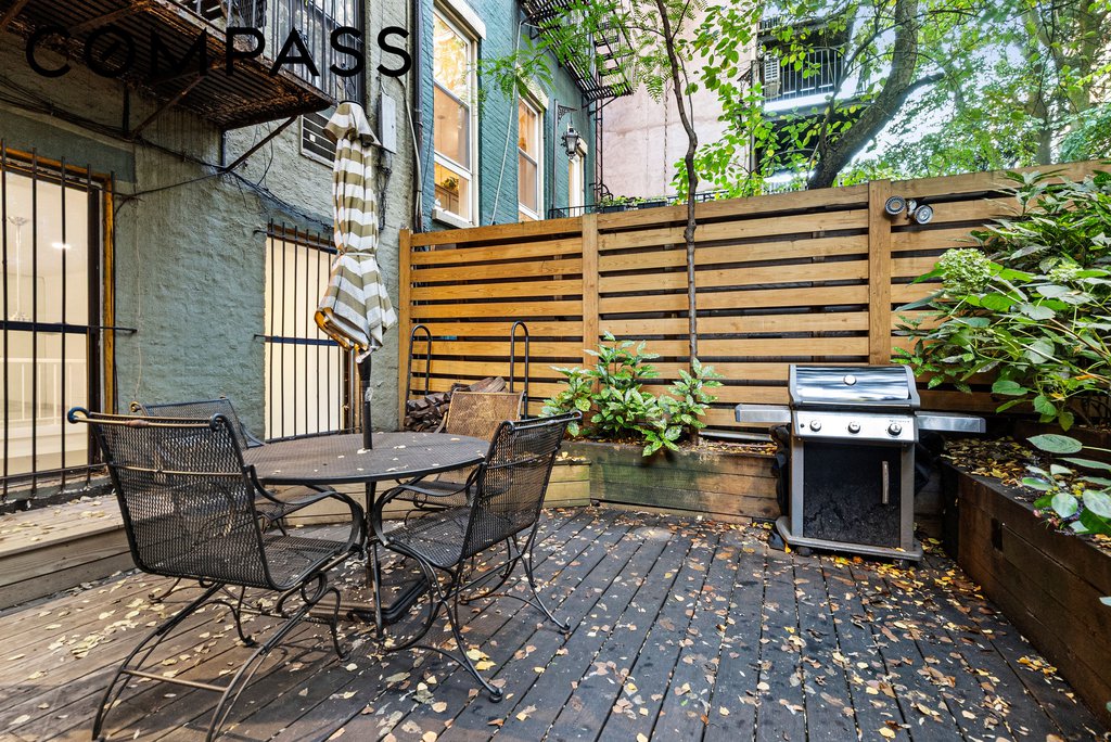 326 East 30th Street, Unit 1 photo 4