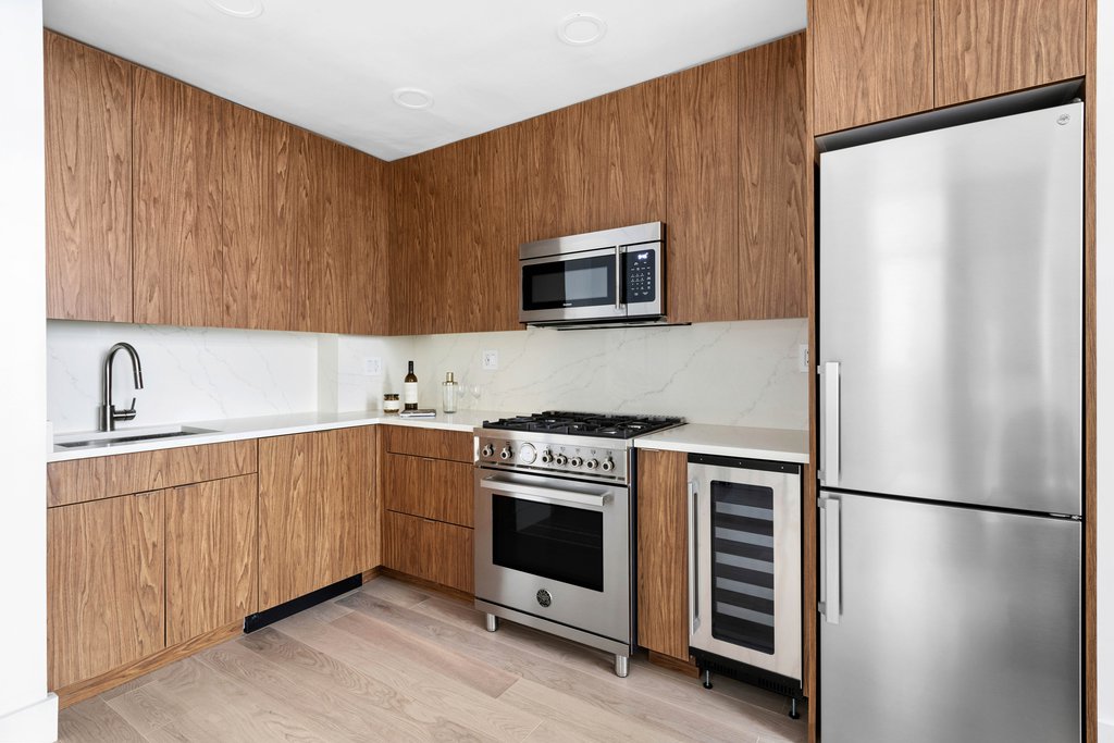 310 East 46th Street, Unit 24H photo 2