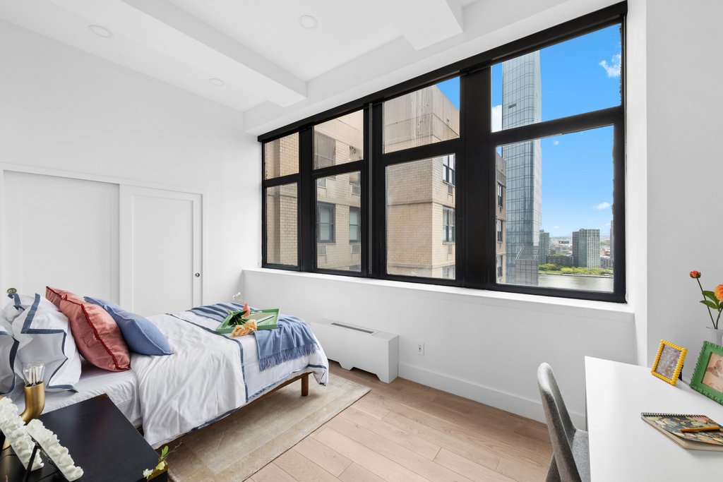 310 East 46th Street, Unit 24H photo 4