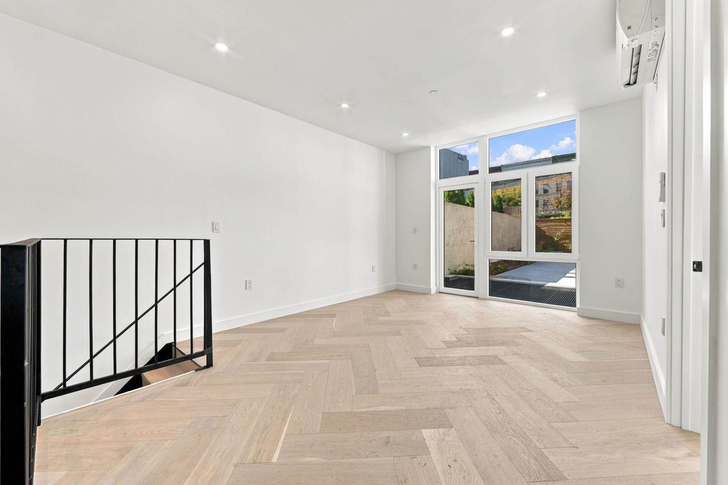299 Stockholm Street, Unit 1R photo 2