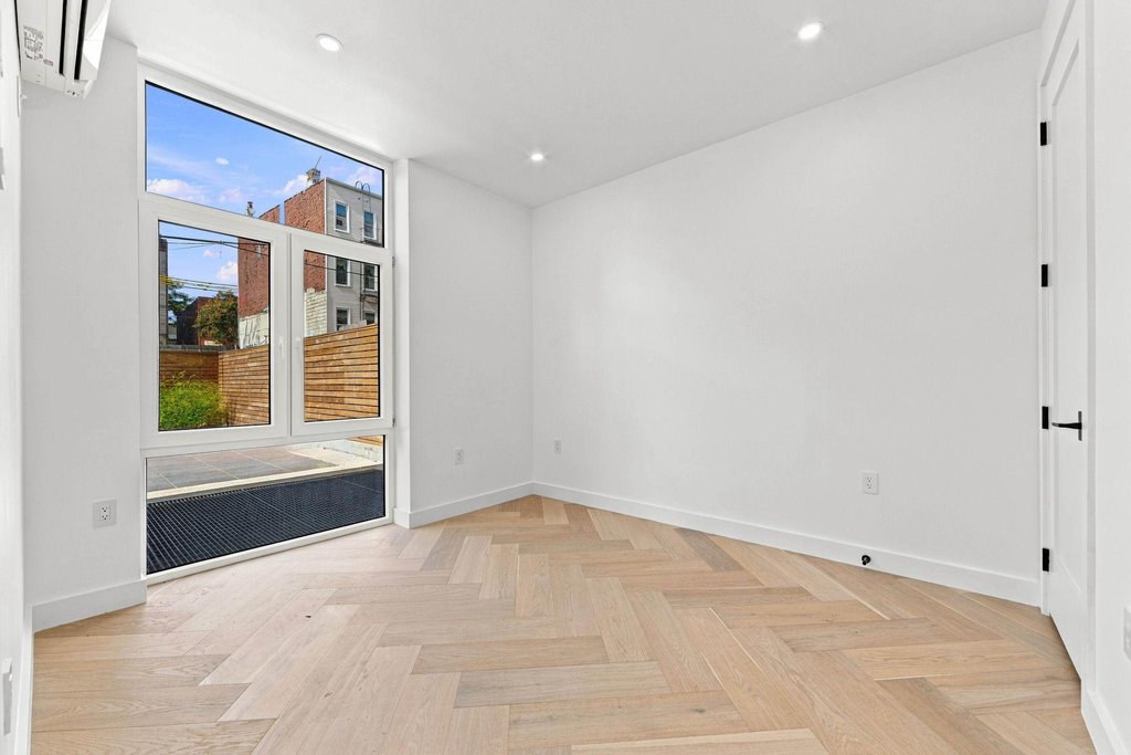 299 Stockholm Street, Unit 1R photo 5