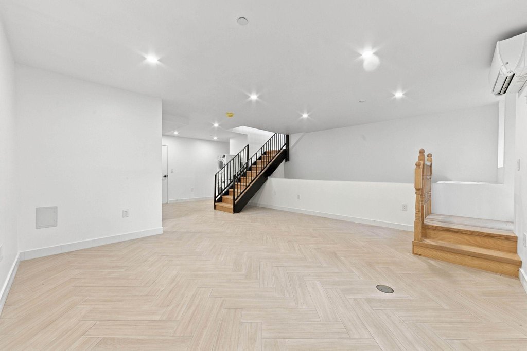 299 Stockholm Street, Unit 1R photo 10