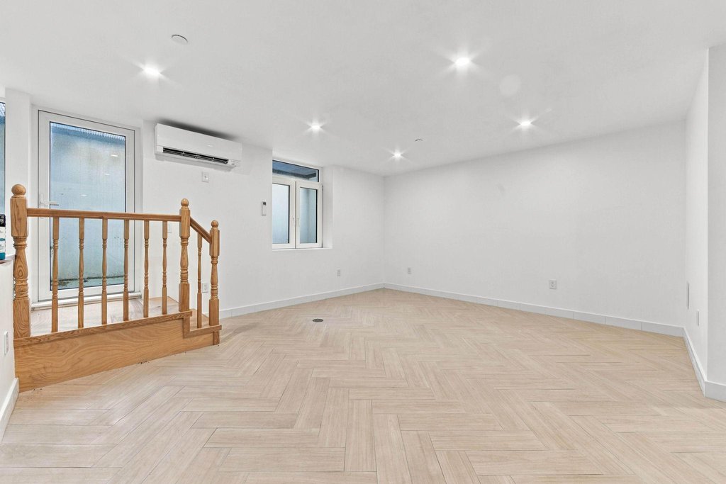 299 Stockholm Street, Unit 1R photo 11