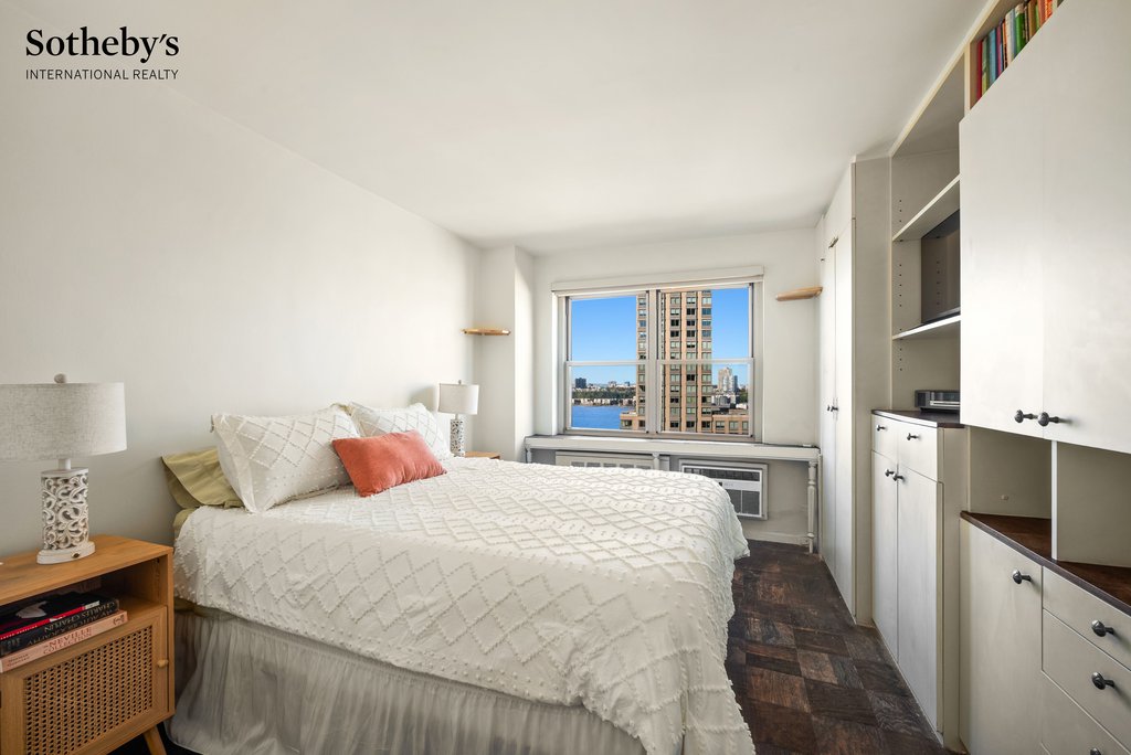 165 West End Avenue, Unit 22A photo 4