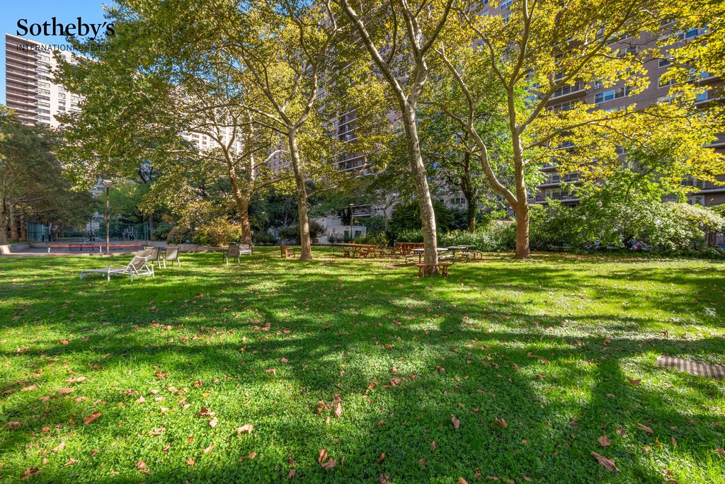 165 West End Avenue, Unit 22A photo 9