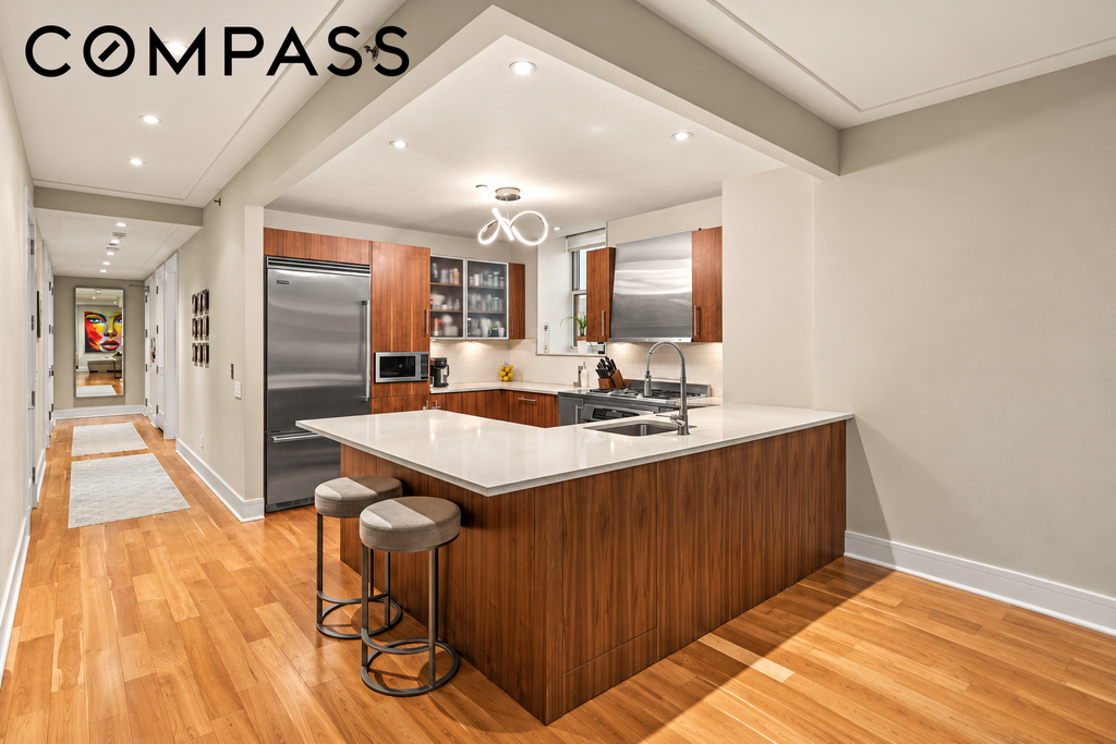 426 West 58th Street, Unit 2A photo 2