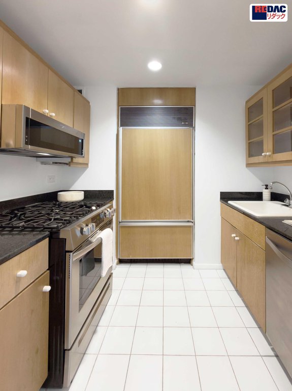 160 West 66th Street, Unit 26F photo 9
