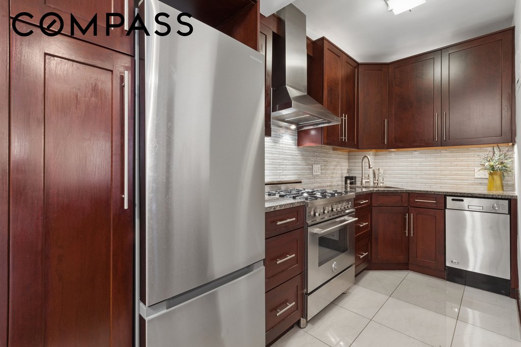 240 East 46th Street, Unit 6G photo 3