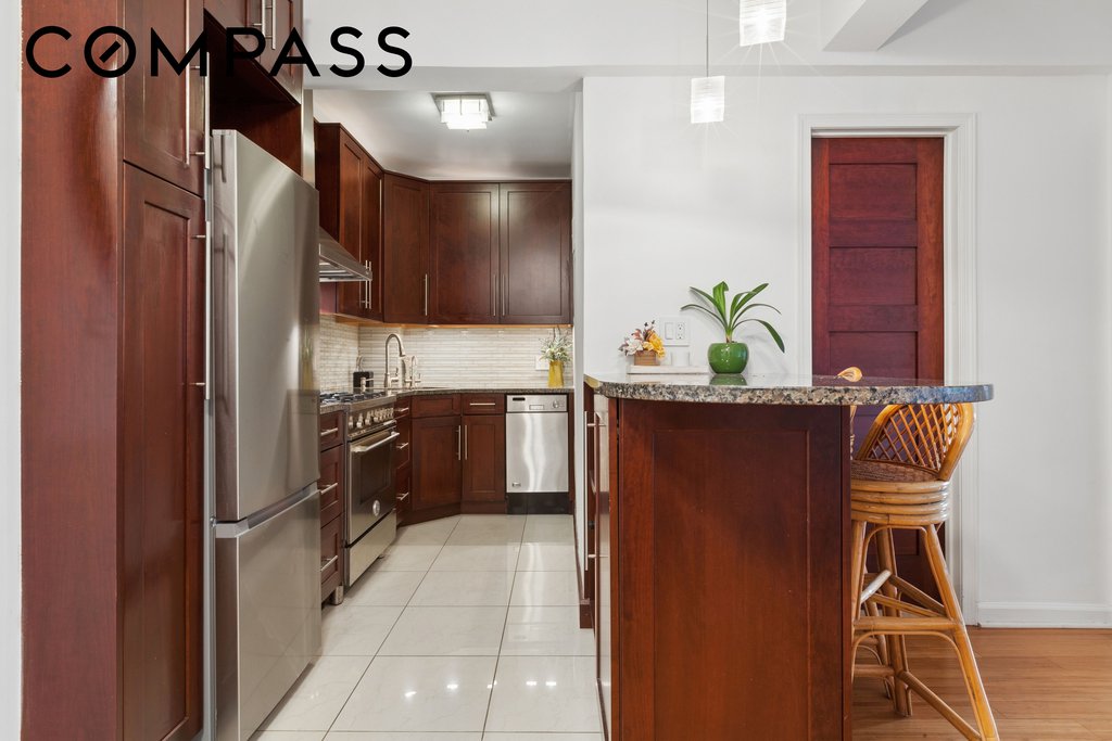 240 East 46th Street, Unit 6G photo 4