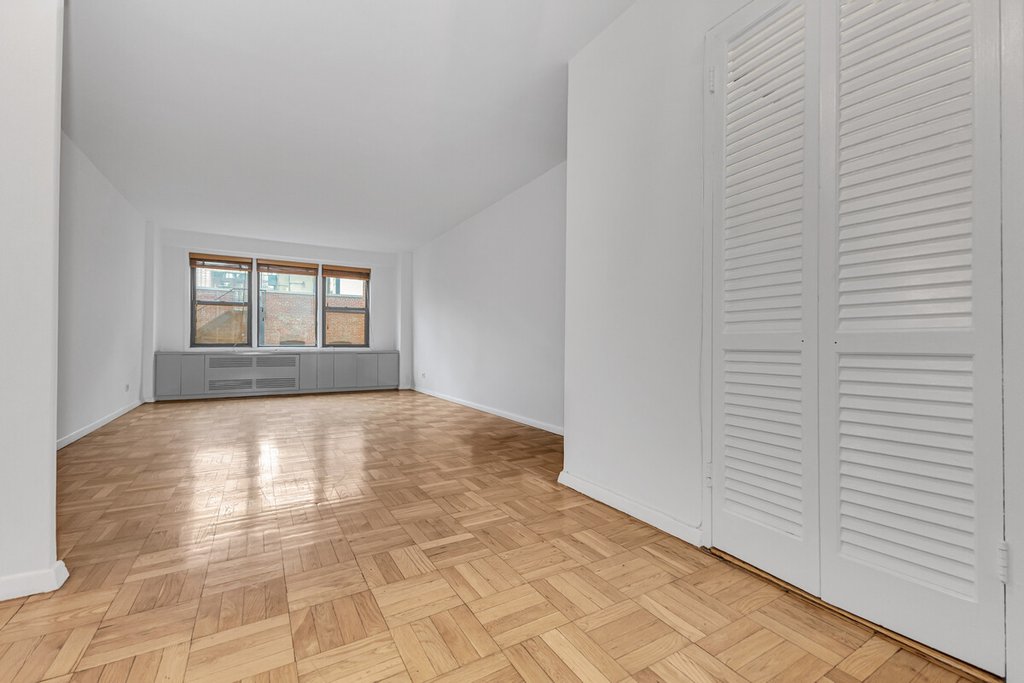 220 East 54th Street, Unit 7L photo 2