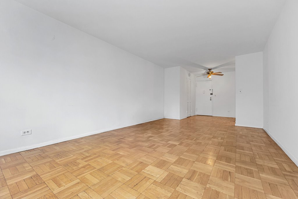 220 East 54th Street, Unit 7L photo 4