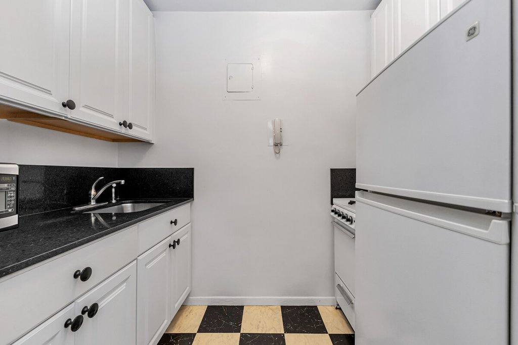 220 East 54th Street, Unit 7L photo 7