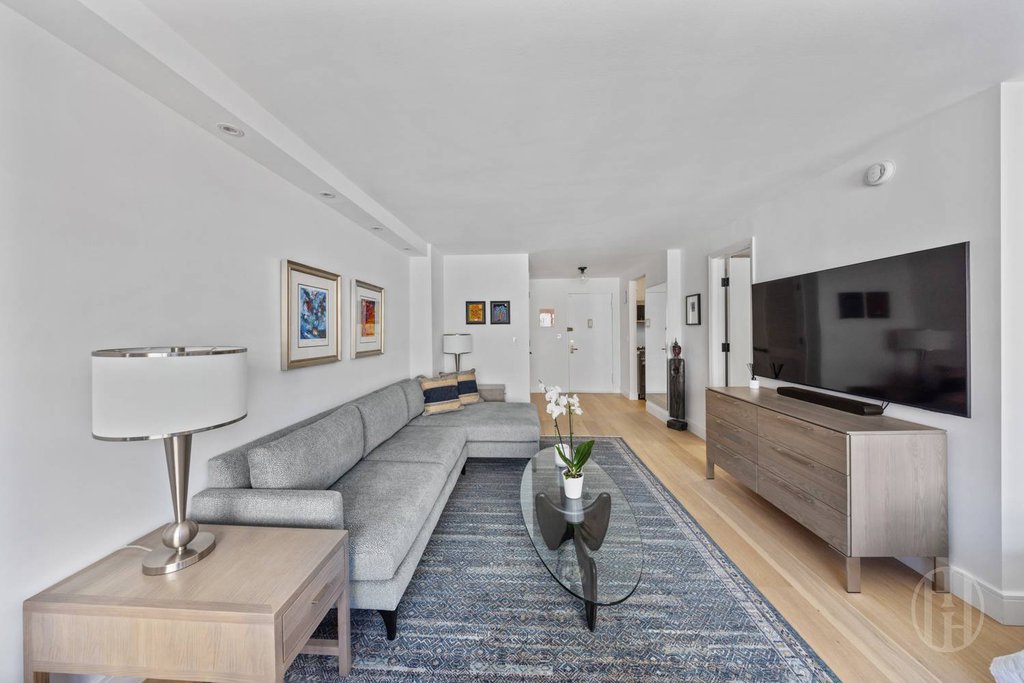 200 East 27th Street, Unit 10E