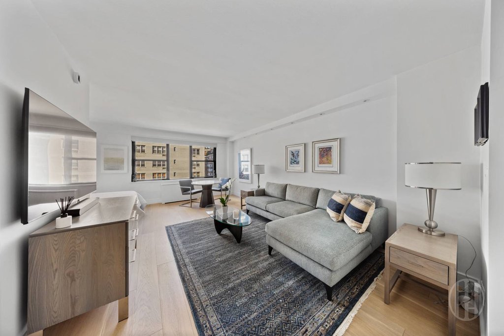 200 East 27th Street, Unit 10E photo 2