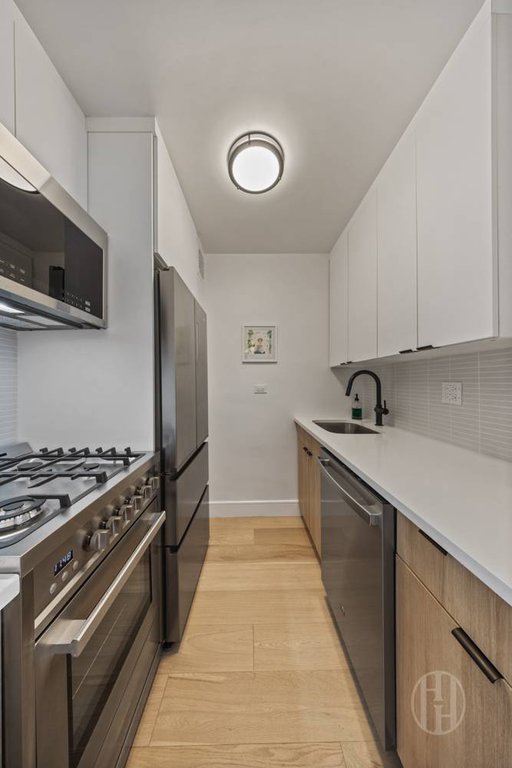 200 East 27th Street, Unit 10E photo 5