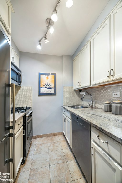 415 East 85th Street, Unit 8A photo 3