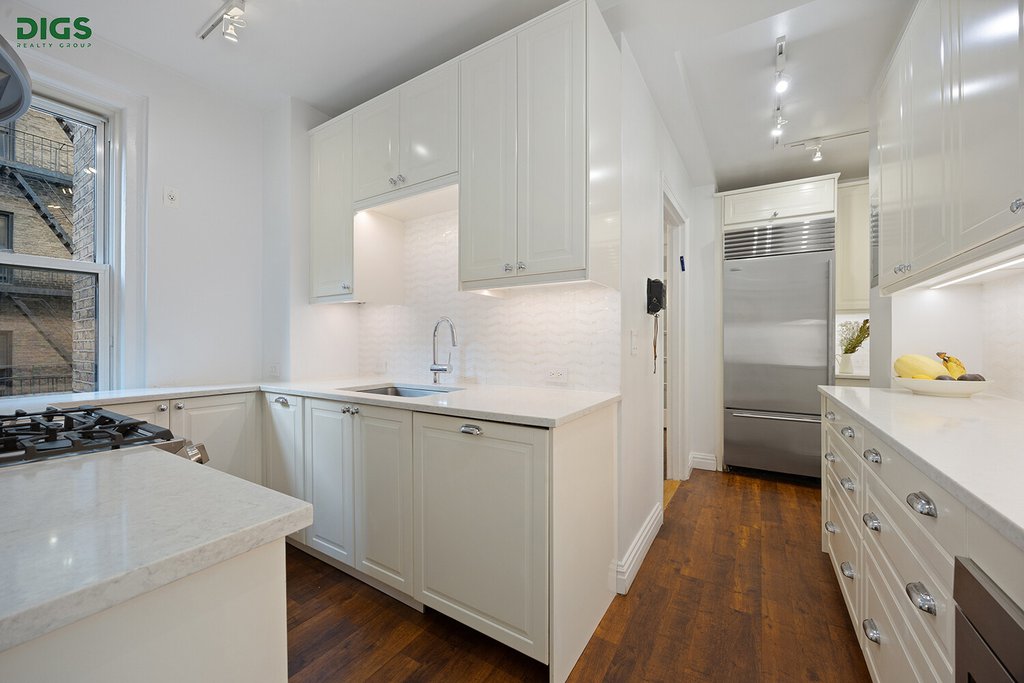 800 West End Avenue, Unit 5D photo 3