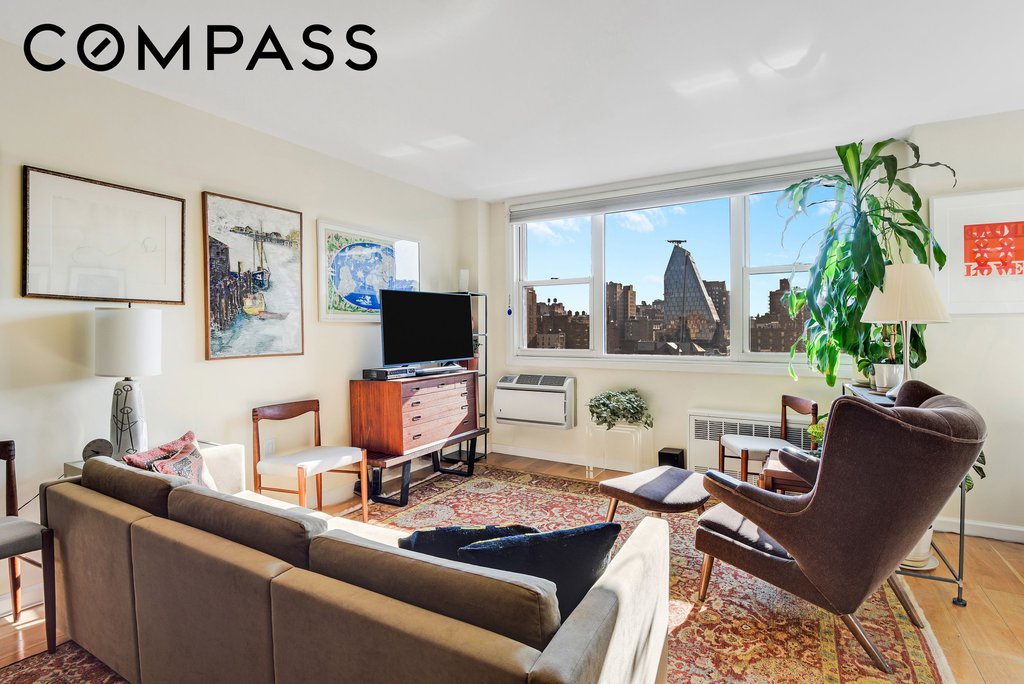 77 Seventh Avenue, Unit 16A photo 2