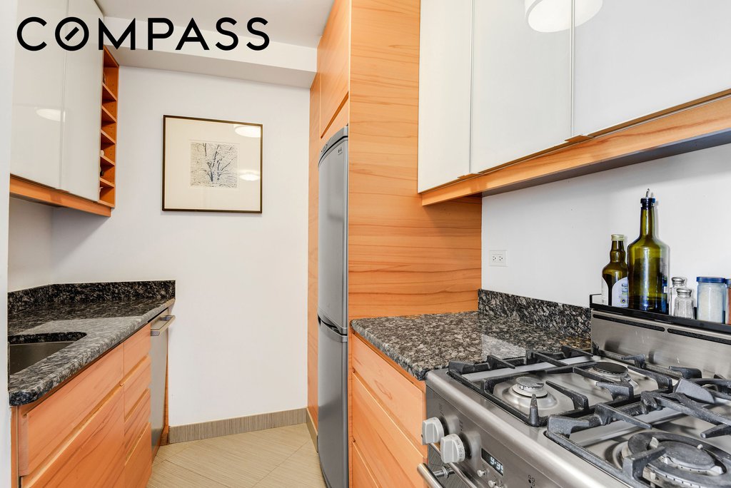 77 Seventh Avenue, Unit 16A photo 5