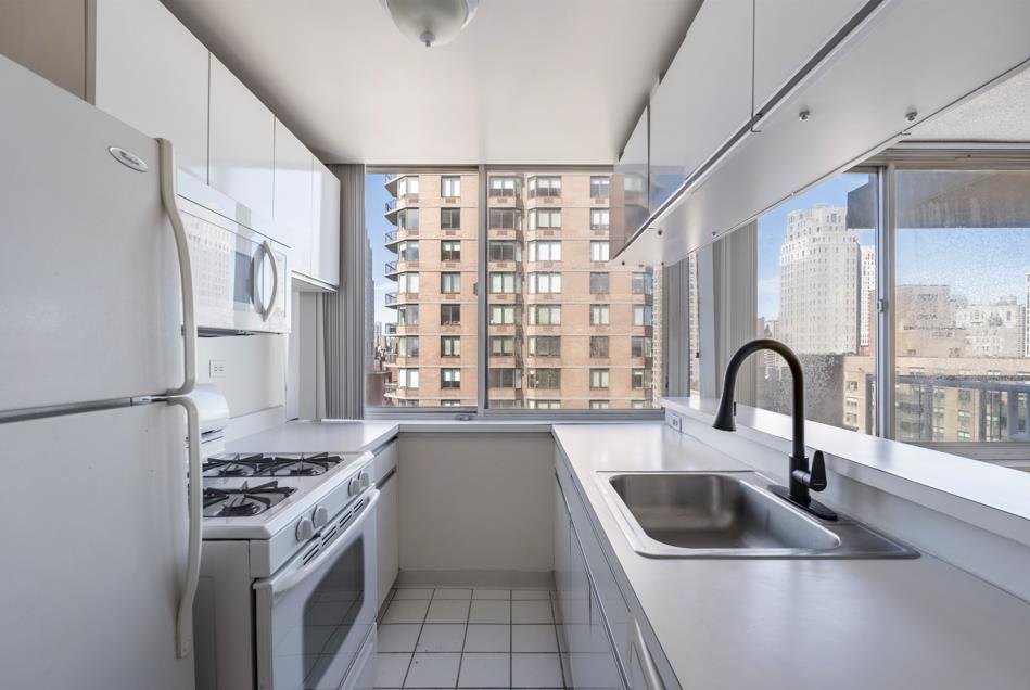 404 East 79th Street, Unit 22C photo 3
