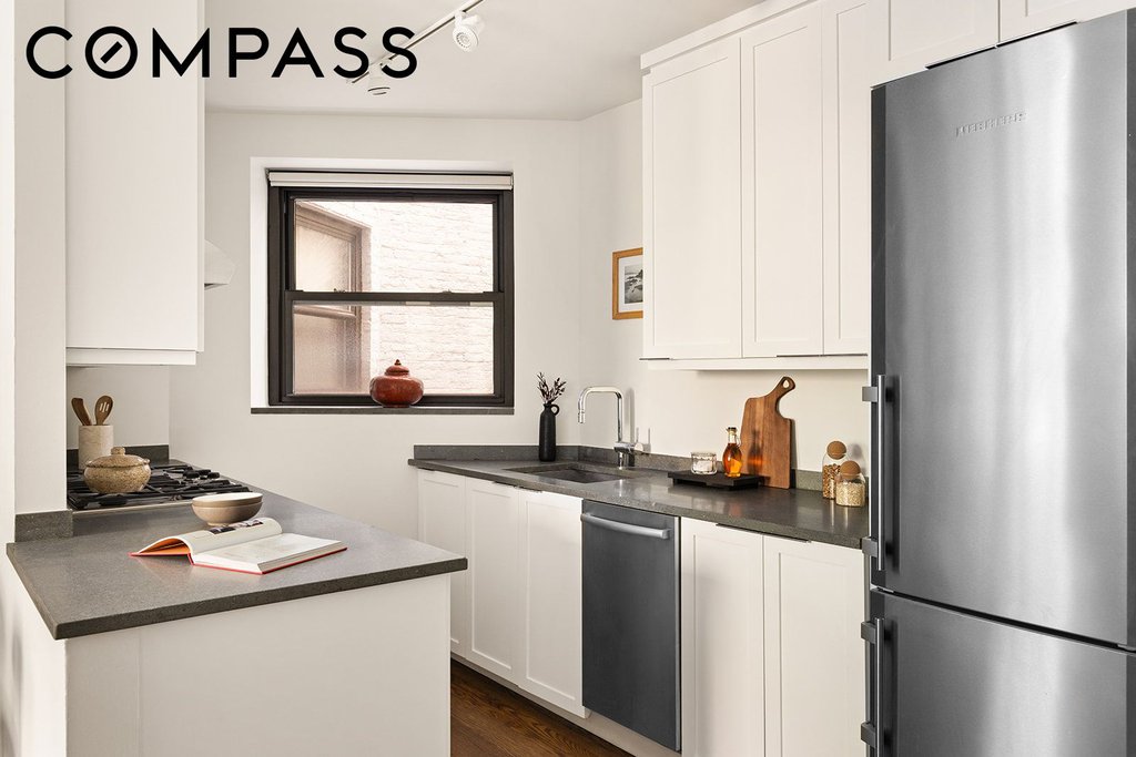 422 West 20th Street, Unit 2B photo 4