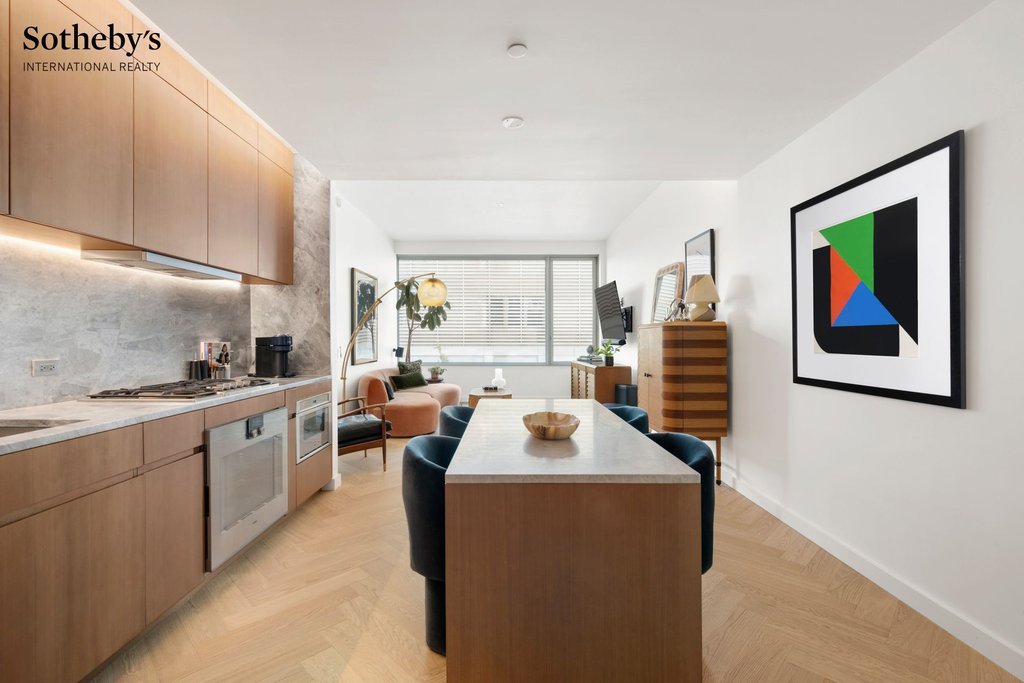 611 West 56th Street, Unit 2B photo 2