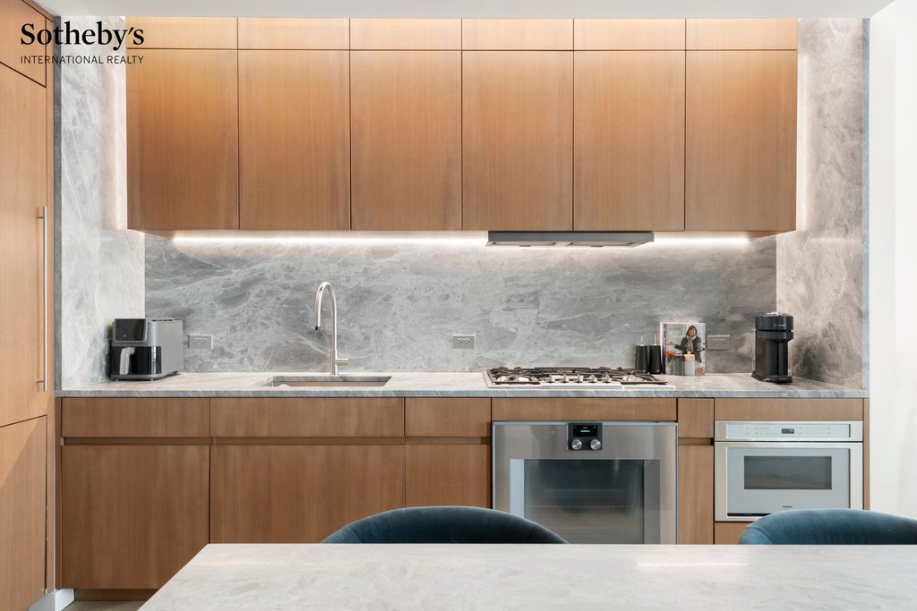 611 West 56th Street, Unit 2B photo 3