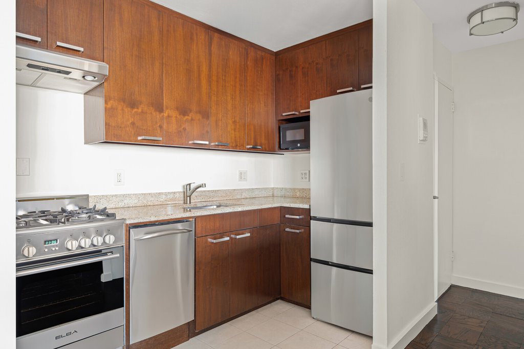 353 East 72nd Street, Unit 8D photo 2