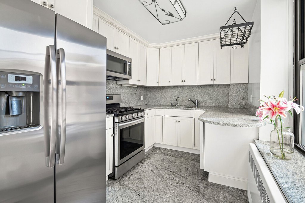 201 West 74th Street, Unit 9K photo 4