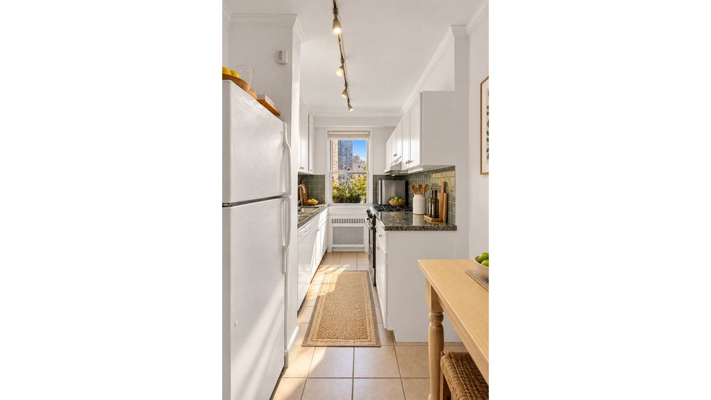 345 East 52nd Street, Unit 11B photo 4