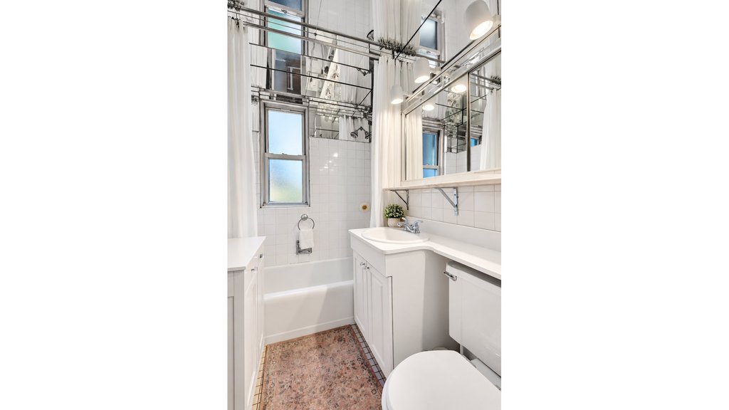 345 East 52nd Street, Unit 11B photo 6