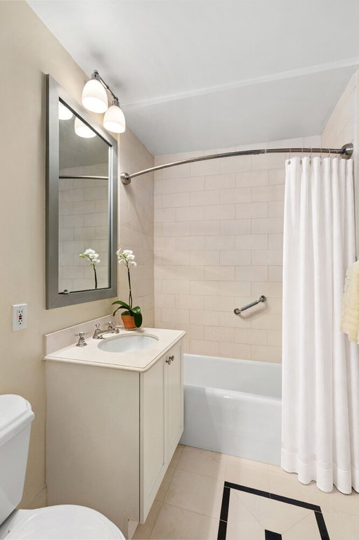 400 East 51st Street, Unit 6D photo 5