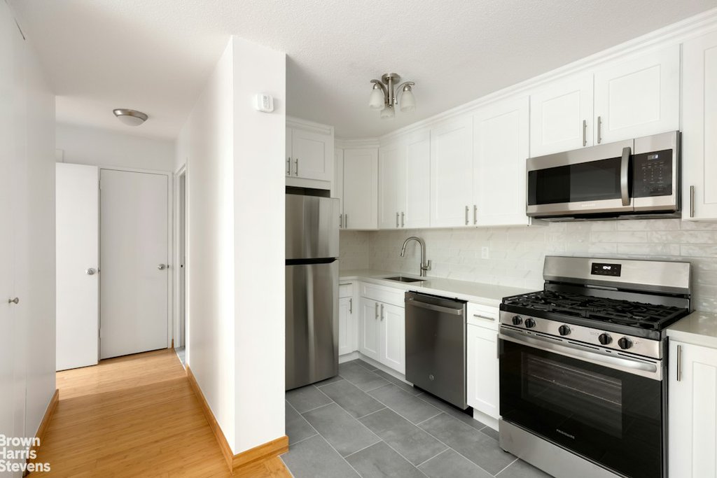333 East 45th Street, Unit 7B photo 3