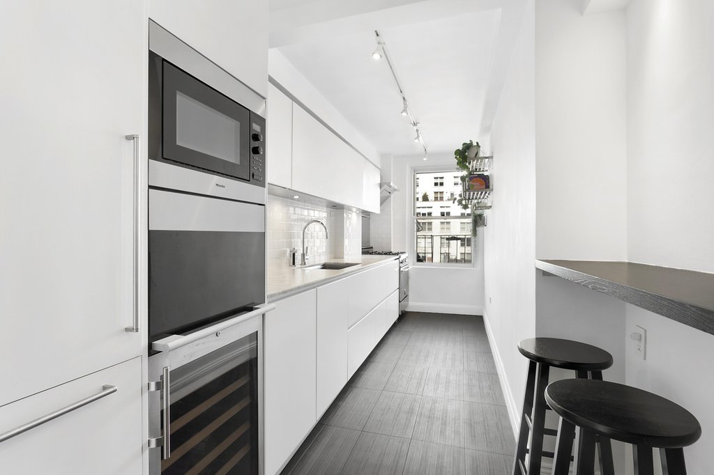 215 East 73rd Street 8f New York Ny 10021 Coops Photo 3