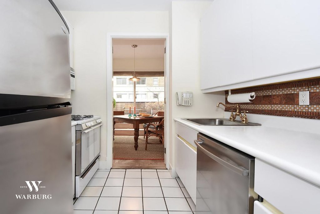 515 East 72nd Street 11J in Lenox Hill For Sale